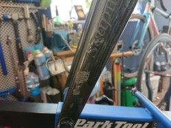 カーボンフォーク 補修 自転車 パーツ サイクル ジャージ 通販 ロード